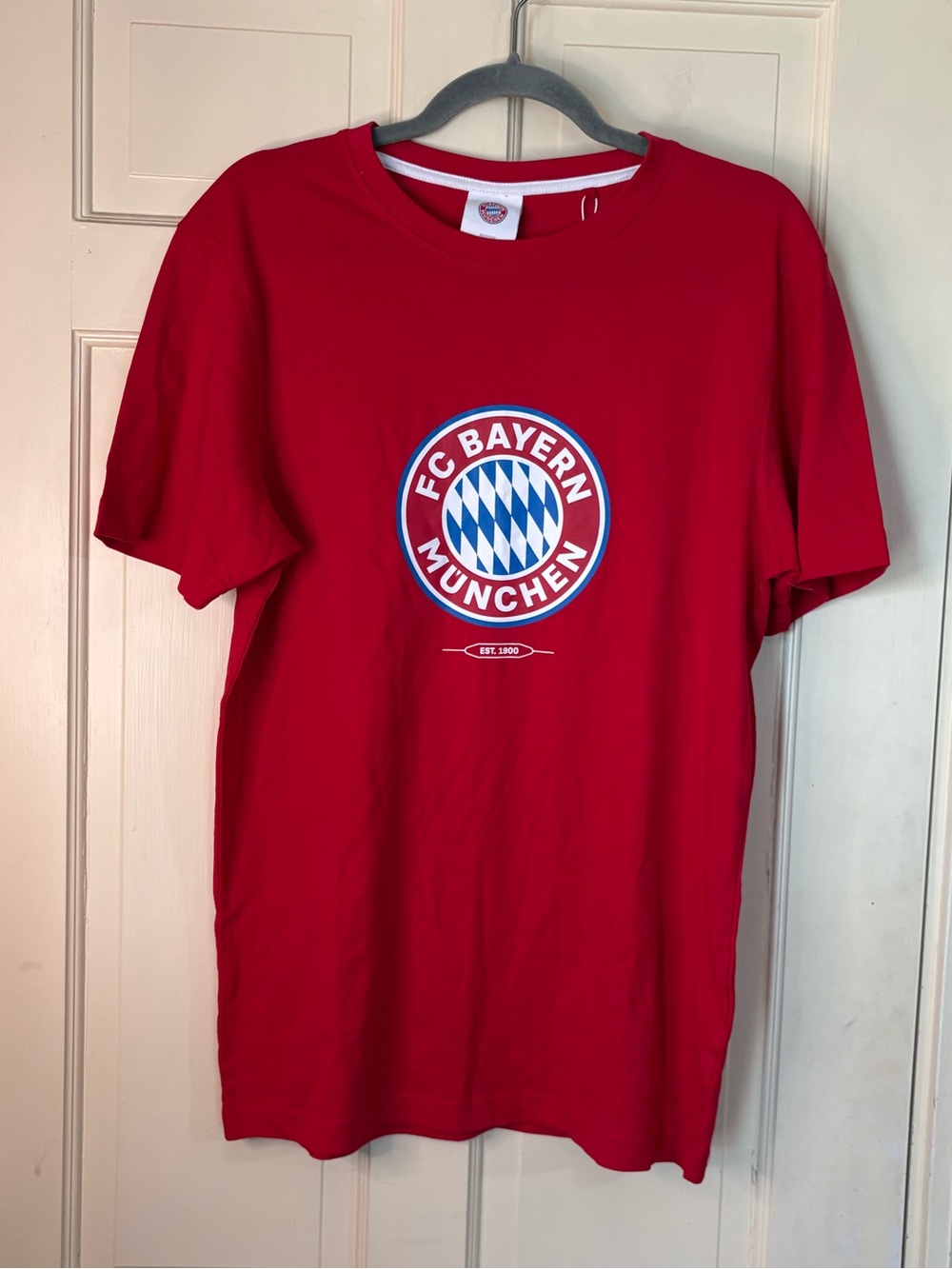 FC Bayern Munchen Official Licensed Soccer Men's Red T-Shirt Size Medium New